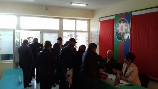 Qubadlıda seçicilərin yüksək aktivliyi müşahidə olunur - FOTOLAR Qubadlıda seçicilərin yüksək aktivliyi müşahidə olunur - FOTOLAR