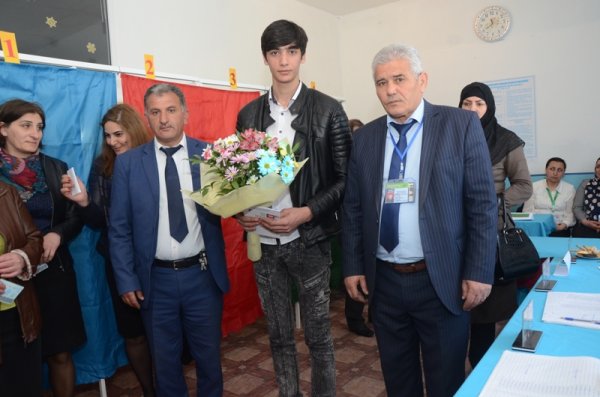 Qubadlının ən yaşlı və ən gənc seçiciləri - FOTOLAR Qubadlının ən yaşlı və ən gənc seçiciləri - FOTOLAR
