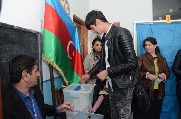 Qubadlının ən yaşlı və ən gənc seçiciləri - FOTOLAR Qubadlının ən yaşlı və ən gənc seçiciləri - FOTOLAR