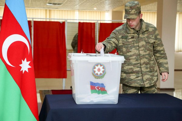 Azərbaycan Ordusunun şəxsi heyəti səsvermədə iştirak edir - FOTO