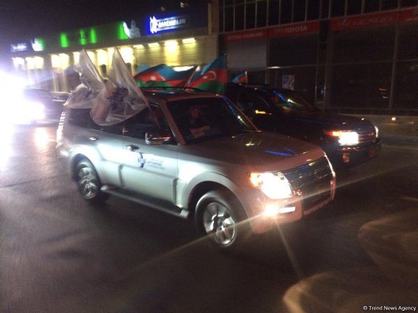 Bakıda avtomobil yürüşü təşkil edildi - qələbə münasibətilə (FOTOLAR)