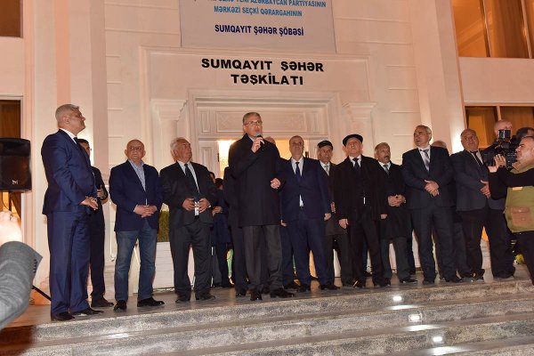 İlham Əliyevin prezident seçkilərində qələbəsi Sumqayıtda belə qeyd olundu - FOTOLAR İlham Əliyevin prezident seçkilərində qələbəsi Sumqayıtda belə qeyd olundu - FOTOLAR