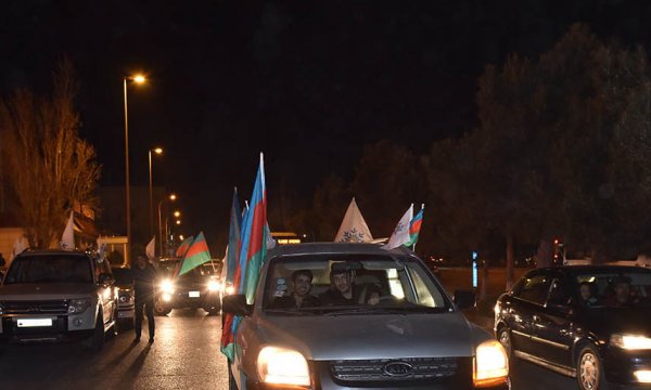 İlham Əliyevin prezident seçkilərində qələbəsi Sumqayıtda belə qeyd olundu - FOTOLAR İlham Əliyevin prezident seçkilərində qələbəsi Sumqayıtda belə qeyd olundu - FOTOLAR