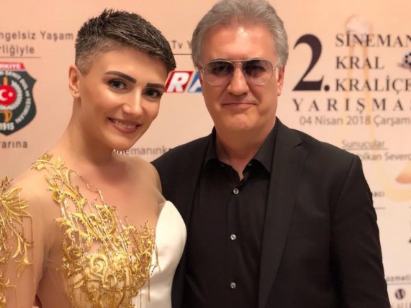 Azərbaycanlı aparıcı transparan paltarı ilə diqqət mərkəzində - FOTO Azərbaycanlı aparıcı transparan paltarı ilə diqqət mərkəzində - FOTO