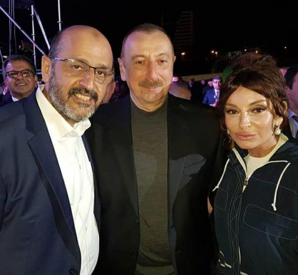 Prezident və ailəsi sənətçilərlə bir arada - FOTOLAR