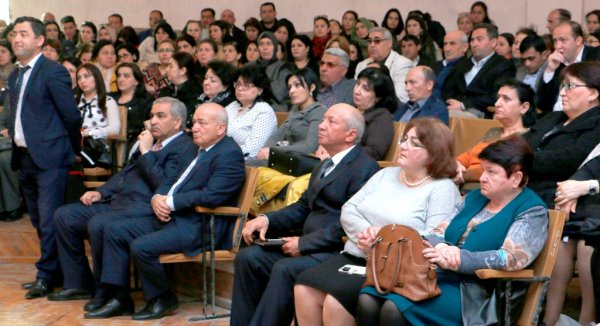 Sumqayıtda idarə rəisi toplantı keçirdi: tapşırıqlar verdi - FOTOLAR Sumqayıtda idarə rəisi toplantı keçirdi: tapşırıqlar verdi - FOTOLAR