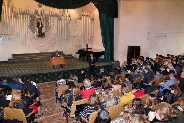 Sumqayıtda idarə rəisi toplantı keçirdi: tapşırıqlar verdi - FOTOLAR Sumqayıtda idarə rəisi toplantı keçirdi: tapşırıqlar verdi - FOTOLAR