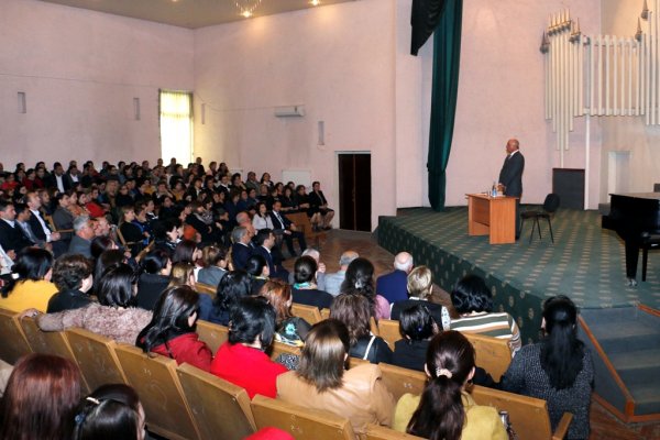 Sumqayıtda idarə rəisi toplantı keçirdi: tapşırıqlar verdi - FOTOLAR Sumqayıtda idarə rəisi toplantı keçirdi: tapşırıqlar verdi - FOTOLAR