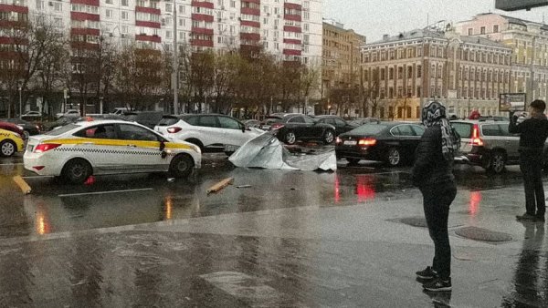 Moskvada qasırğa nəticəsində 2 nəfər ölüb, 17 nəfər xəsarət alıb Moskvada qasırğa nəticəsində 2 nəfər ölüb, 17 nəfər xəsarət alıb