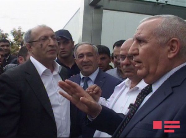 Azərbaycanda işdən çıxarılan 250 nəfər etiraz aksiyası keçirdi - 24 saat vaxt verildi - FOTOLAR
