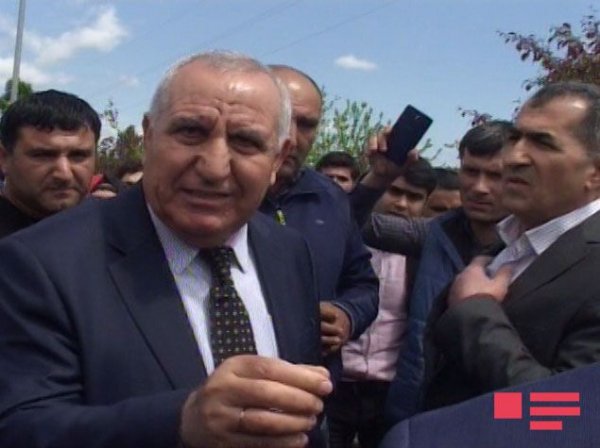 Azərbaycanda işdən çıxarılan 250 nəfər etiraz aksiyası keçirdi - 24 saat vaxt verildi - FOTOLAR