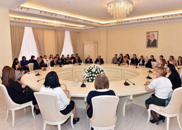 Sumqayıtda Ümummilli lider Heydər Əliyevin 95 illik yubileyinə həsr olunmuş tədbir keçirilib Sumqayıtda Ümummilli lider Heydər Əliyevin 95 illik yubileyinə həsr olunmuş tədbir keçirilib