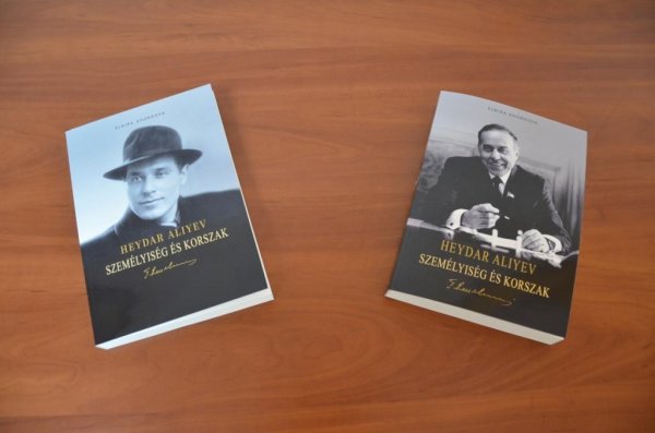 Heydər Əliyevin ömür yolundan bəhs edən trilogiya macar dilində - FOTO Heydər Əliyevin ömür yolundan bəhs edən trilogiya macar dilində - FOTO