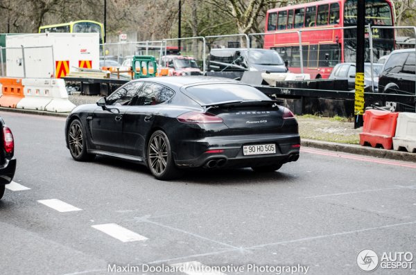 İşdən çıxarılan nazirin Londondakı bahalı avtomobili və mülkləri - VİDEO