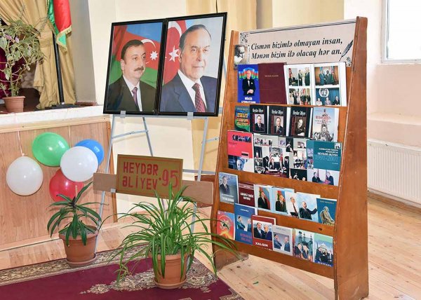 Sumqayıt şəhər 5 saylı məktəbdə tədbir keçirildi - FOTOLAR Sumqayıt şəhər 5 saylı məktəbdə tədbir keçirildi - FOTOLAR