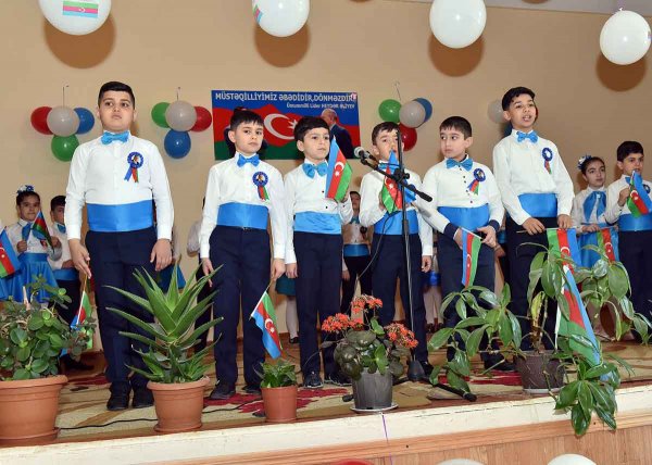Sumqayıt şəhər 5 saylı məktəbdə tədbir keçirildi - FOTOLAR Sumqayıt şəhər 5 saylı məktəbdə tədbir keçirildi - FOTOLAR