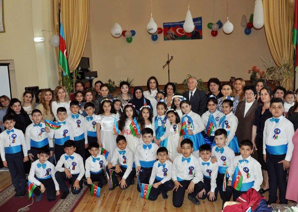 Sumqayıt şəhər 5 saylı məktəbdə tədbir keçirildi - FOTOLAR Sumqayıt şəhər 5 saylı məktəbdə tədbir keçirildi - FOTOLAR