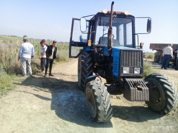 Sabirabadda traktorun aşması nəticəsində ölən 6 nəfər qohumdur - FOTO Sabirabadda traktorun aşması nəticəsində ölən 6 nəfər qohumdur - FOTO