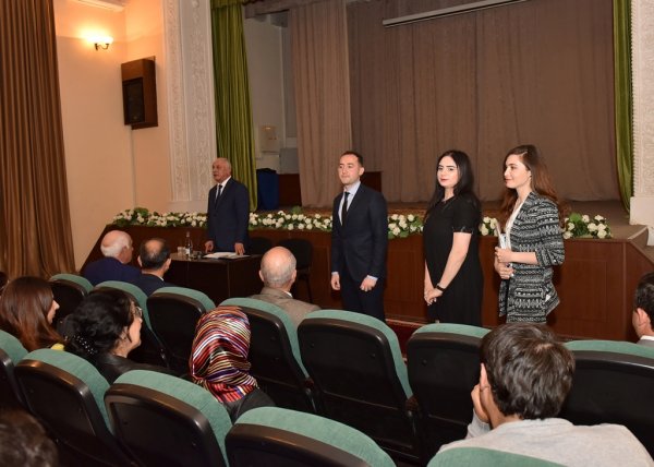 Sumqayıtda idarə rəisi müdirləri topladı: problemlərdən danışdı - FOTOLAR Sumqayıtda idarə rəisi müdirləri topladı: problemlərdən danışdı - FOTOLAR