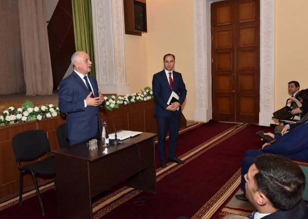 Sumqayıtda idarə rəisi müdirləri topladı: problemlərdən danışdı - FOTOLAR Sumqayıtda idarə rəisi müdirləri topladı: problemlərdən danışdı - FOTOLAR
