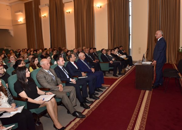 Sumqayıtda idarə rəisi müdirləri topladı: problemlərdən danışdı - FOTOLAR Sumqayıtda idarə rəisi müdirləri topladı: problemlərdən danışdı - FOTOLAR