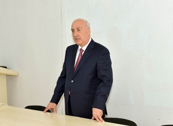 Sumqayıtın icra başçısı daha bir tibb müəssisəsində oldu – FOTOLAR Sumqayıtın icra başçısı daha bir tibb müəssisəsində oldu – FOTOLAR