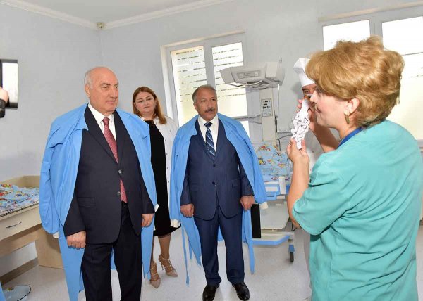 Sumqayıtın icra başçısı daha bir tibb müəssisəsində oldu – FOTOLAR Sumqayıtın icra başçısı daha bir tibb müəssisəsində oldu – FOTOLAR
