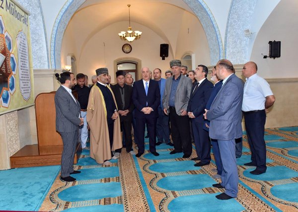 Zakir Fərəcov Corat qəsəbə məscidində - FOTOLAR Zakir Fərəcov Corat qəsəbə məscidində - FOTOLAR