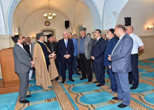 Zakir Fərəcov Corat qəsəbə məscidində - FOTOLAR Zakir Fərəcov Corat qəsəbə məscidində - FOTOLAR