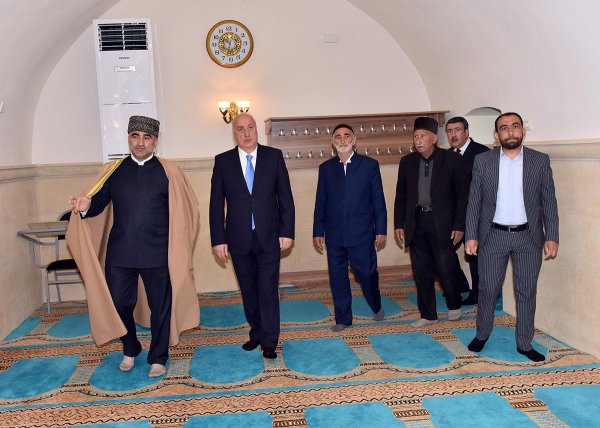 Zakir Fərəcov Corat qəsəbə məscidində - FOTOLAR Zakir Fərəcov Corat qəsəbə məscidində - FOTOLAR