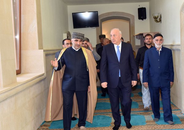 Zakir Fərəcov Corat qəsəbə məscidində - FOTOLAR Zakir Fərəcov Corat qəsəbə məscidində - FOTOLAR
