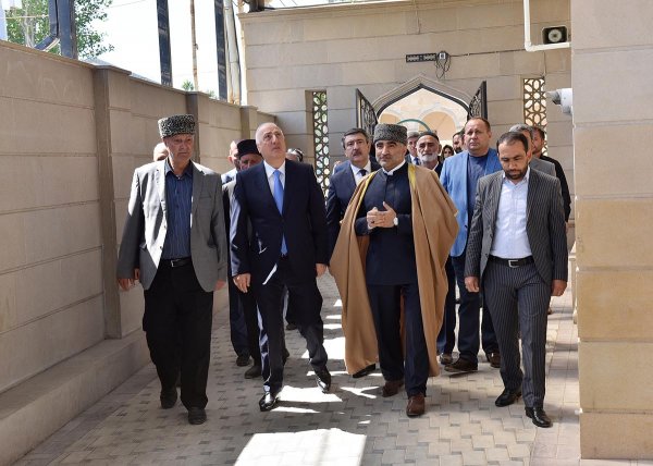 Zakir Fərəcov Corat qəsəbə məscidində - FOTOLAR Zakir Fərəcov Corat qəsəbə məscidində - FOTOLAR