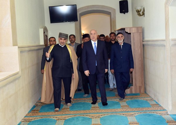 Zakir Fərəcov Corat qəsəbə məscidində - FOTOLAR Zakir Fərəcov Corat qəsəbə məscidində - FOTOLAR