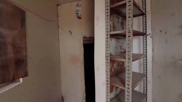 Meşədə gəzərkən təsadüfən gizli otaq tapdılar - İçini görəndə baxmağa utandılar - FOTOLAR