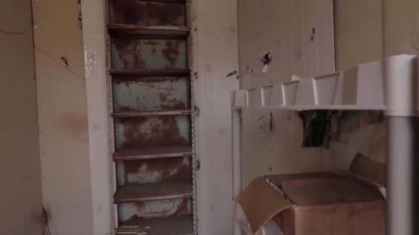 Meşədə gəzərkən təsadüfən gizli otaq tapdılar - İçini görəndə baxmağa utandılar - FOTOLAR
