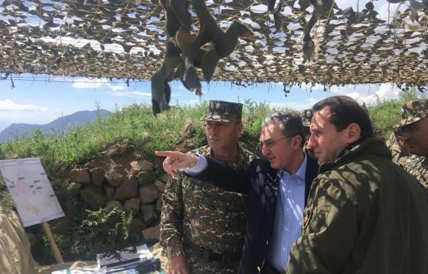 Əliyevin bəyanatı İrəvanı silkələdi: nazirlər sərhəddə - FOTO Əliyevin bəyanatı İrəvanı silkələdi: nazirlər sərhəddə - FOTO