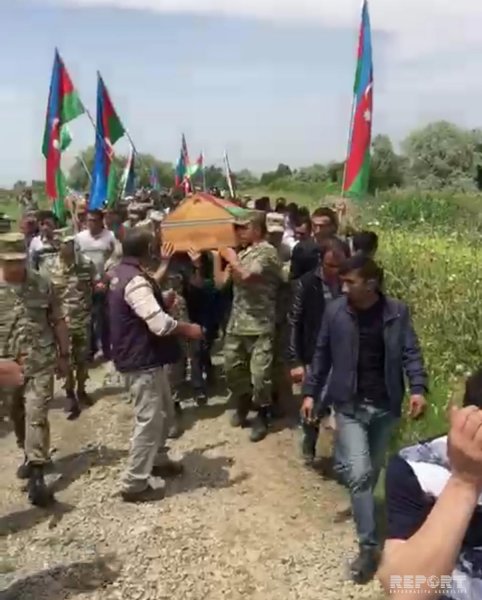 Azərbaycan Ordusunun şəhid olan əsgəri dəfn edilib Azərbaycan Ordusunun şəhid olan əsgəri dəfn edilib