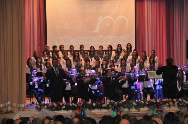 Sumqayıt Regional Mədəniyyət İdarəsinin Xalq Çalğı Alətləri Orkestri abşeronlular üçün konsert verib Sumqayıt Regional Mədəniyyət İdarəsinin Xalq Çalğı Alətləri Orkestri abşeronlular üçün konsert verib