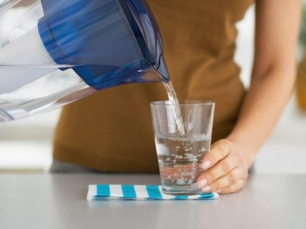 Ac qarına bir bardaq su içməyin 10 FAYDASI Ac qarına bir bardaq su içməyin 10 FAYDASI