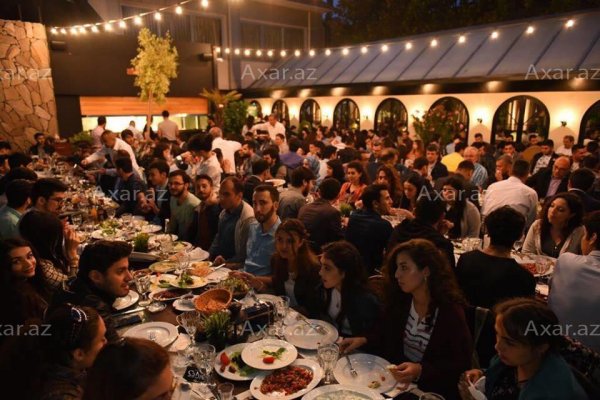 Mənsimov 500 azərbaycanlı tələbəni topladı - İstanbulda Mənsimov 500 azərbaycanlı tələbəni topladı - İstanbulda