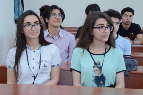 Yeddi yüz bal toplayan sumqayıtlı Cahan Həşimzadə bu universiteti seçdi - FOTOLAR