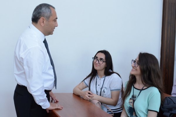 Yeddi yüz bal toplayan sumqayıtlı Cahan Həşimzadə bu universiteti seçdi - FOTOLAR
