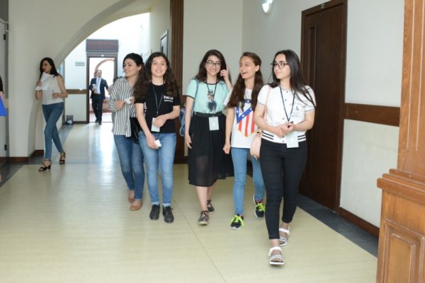 Yeddi yüz bal toplayan sumqayıtlı Cahan Həşimzadə bu universiteti seçdi - FOTOLAR