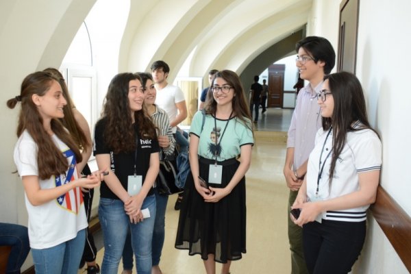 Yeddi yüz bal toplayan sumqayıtlı Cahan Həşimzadə bu universiteti seçdi - FOTOLAR