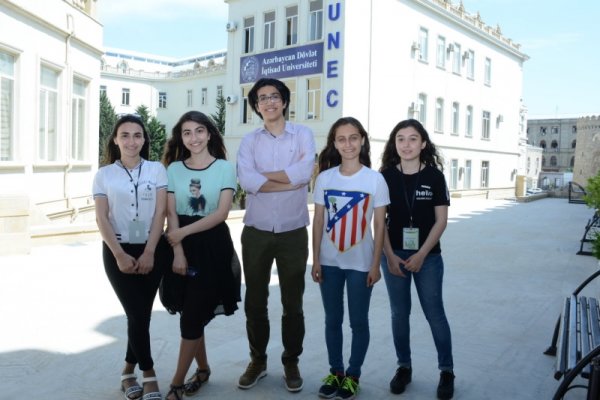 Yeddi yüz bal toplayan sumqayıtlı Cahan Həşimzadə bu universiteti seçdi - FOTOLAR