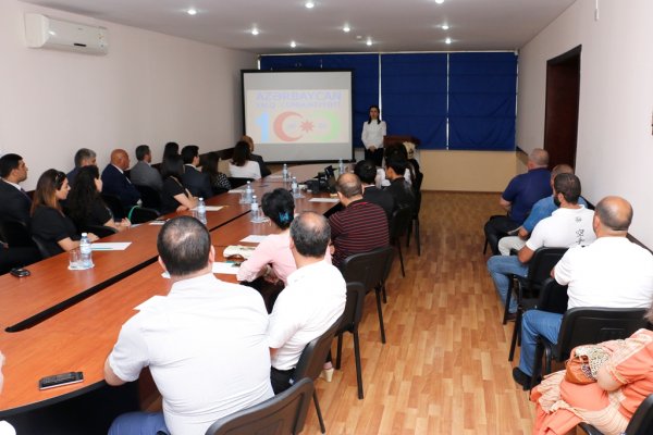 Sumqayıtda dəyirmi masa - FOTOLAR
