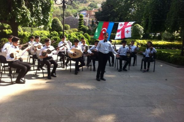 Musiqi məktəbinin kollektivi Gürcüstanda konsert proqramı ilə çıxış edib - FOTO