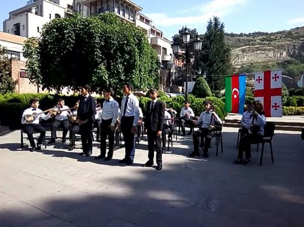 Musiqi məktəbinin kollektivi Gürcüstanda konsert proqramı ilə çıxış edib - FOTO