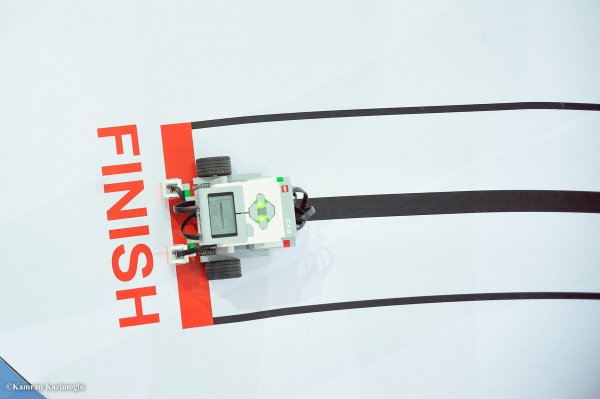 Qərbi Kaspi Universitetində robotlar yarışıb Qərbi Kaspi Universitetində robotlar yarışıb