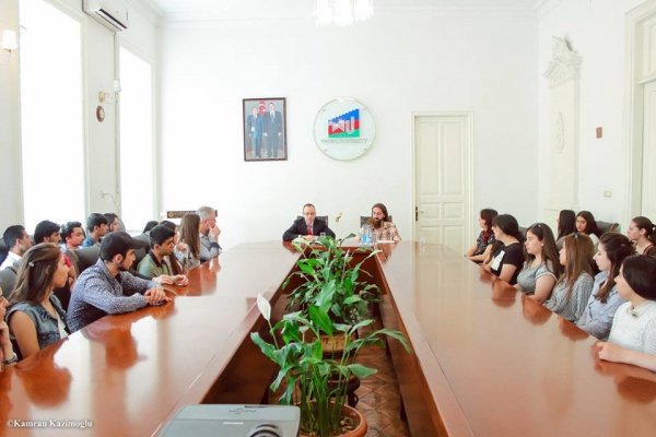 Amerikalı professor Qərbi Kaspi Universitetində Amerikalı professor Qərbi Kaspi Universitetində